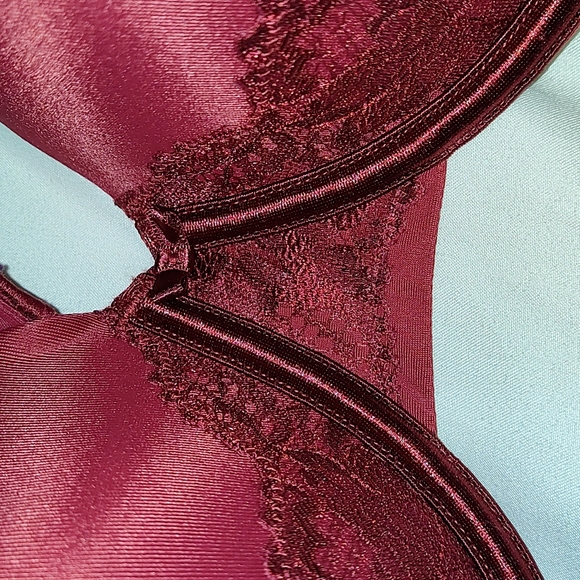 Red (wired) bra - Picture 2 of 2